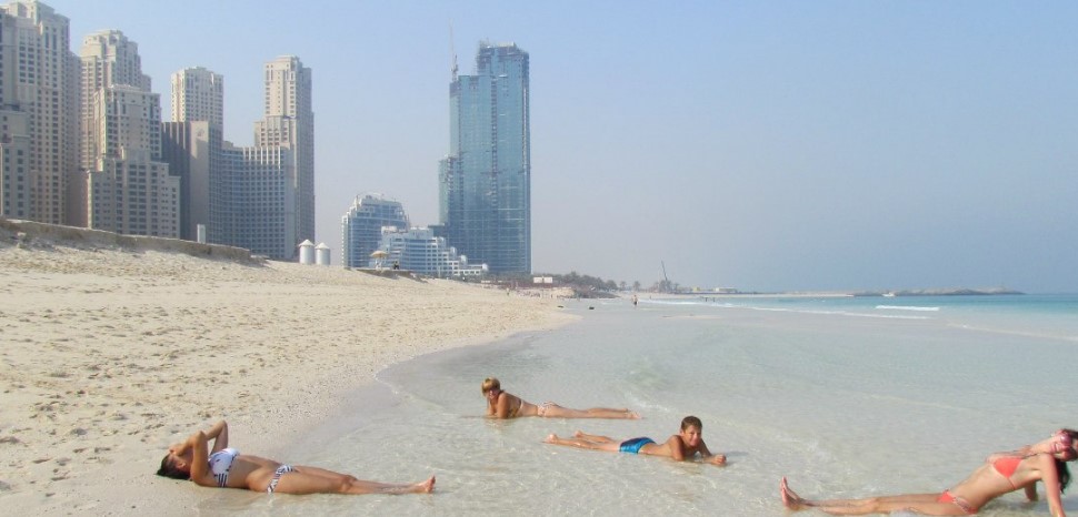 Дубай в мае отзывы. Дубай пляж в апреле. Дубай климат. ОАЭ В апреле. Дубай в мае.
