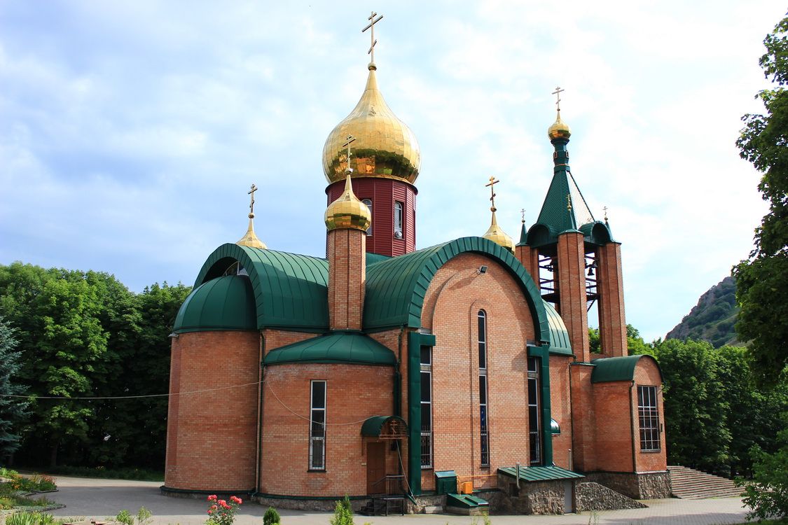 Погода в лермонтове ставропольского. Храм Сергия Радонежского г Лермонтов. Храм Сергия Радонежского Ставропольского края. Лермонтов город Ставропольский край храм.